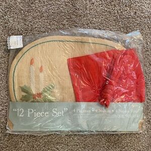 Quiltcraft 12 Piece Holiday/Christmas Table Set.4 Bamboo Placemats/Napkins/Rings